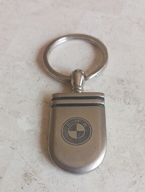 Vintage-BMW METAL KEY CHAIN...(pewter) Dealership/factory Accessory..."NEW"